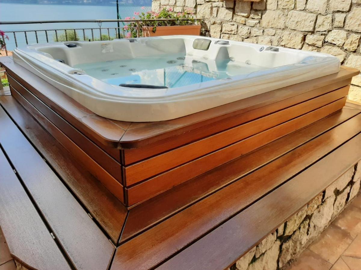 Bmp Apartment Deluxe 1 Jacuzzi Riscaldata Privata Vista Lago Di Garda ブレンゾーネ エクステリア 写真