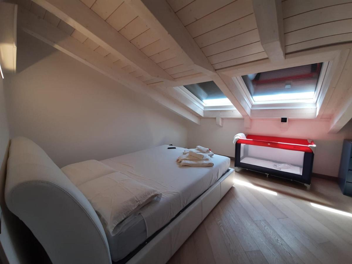 Bmp Apartment Deluxe 1 Jacuzzi Riscaldata Privata Vista Lago Di Garda ブレンゾーネ エクステリア 写真