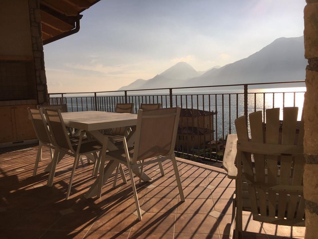 Bmp Apartment Deluxe 1 Jacuzzi Riscaldata Privata Vista Lago Di Garda ブレンゾーネ エクステリア 写真