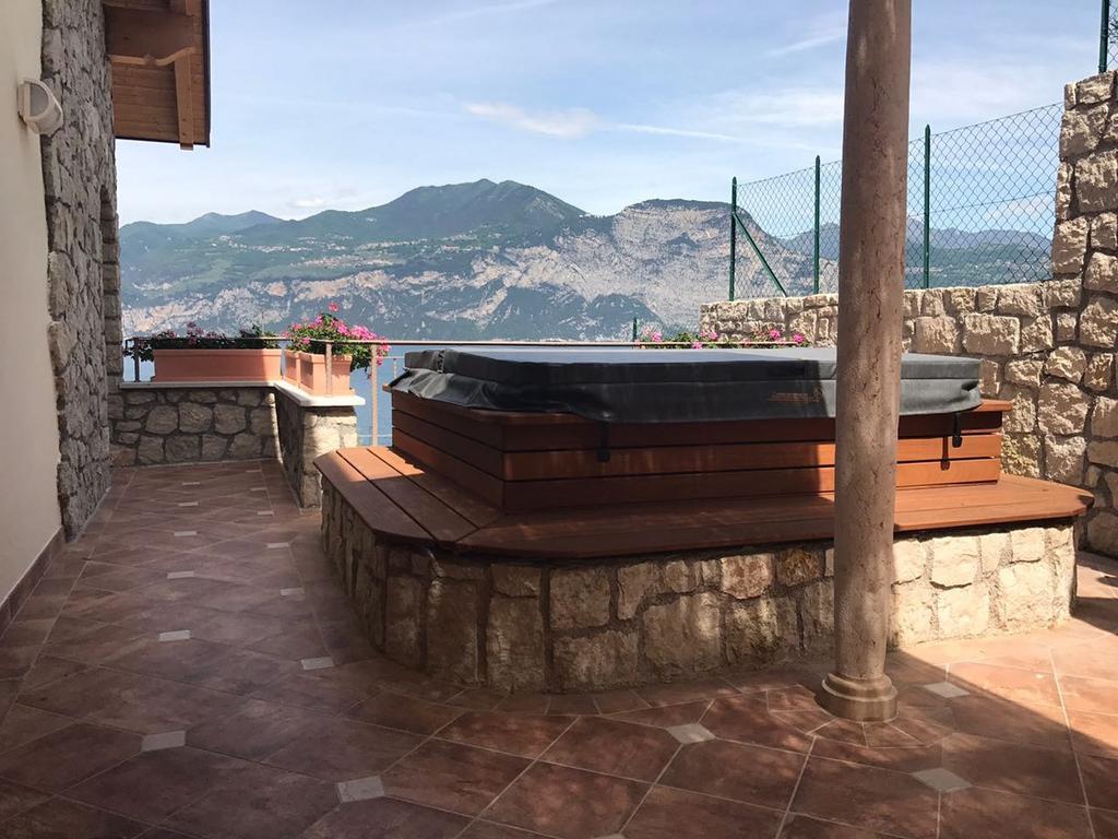 Bmp Apartment Deluxe 1 Jacuzzi Riscaldata Privata Vista Lago Di Garda ブレンゾーネ エクステリア 写真